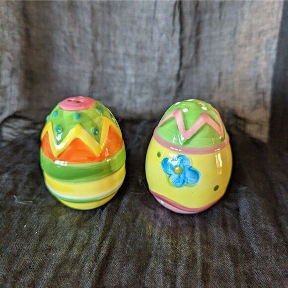 Vintage Easter Egg Salt And Pepper Shakers Ceramic Hand Painted - Picture 1 of 5